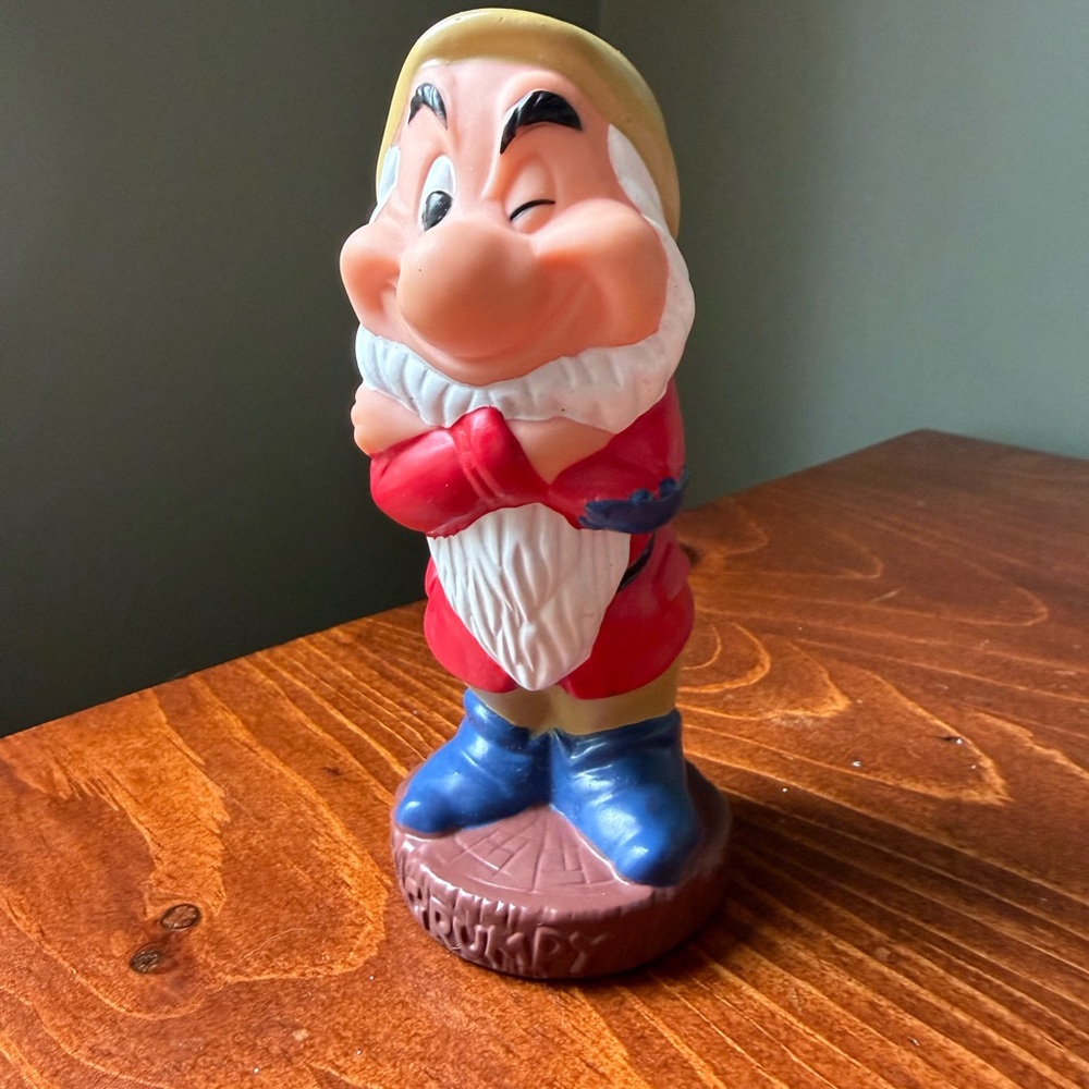 Disney Seven Dwarfs Vintage Squeak Toy Figurine Full Lot Set of 7 Like New - Picture 8 of 12